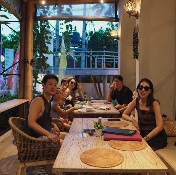 Best Breakfast in Ubud – Croissants, Coffee & Rooftop Vibes at Friends Café